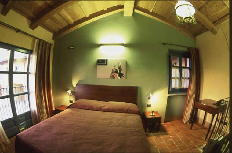 Albergo Ristorante Garibaldi Cisterna dʼAsti Habitación foto
