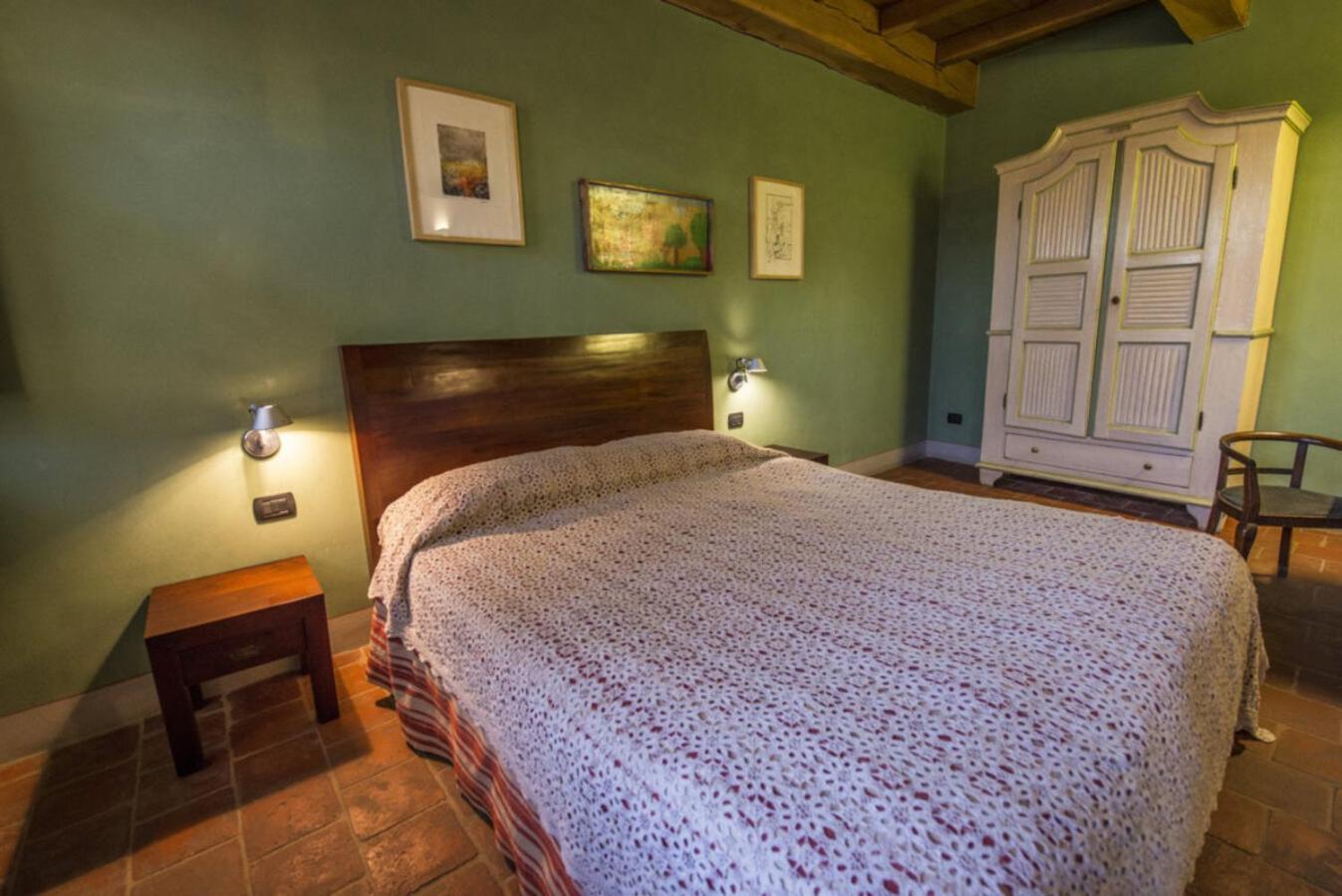 Albergo Ristorante Garibaldi Cisterna dʼAsti Exterior foto