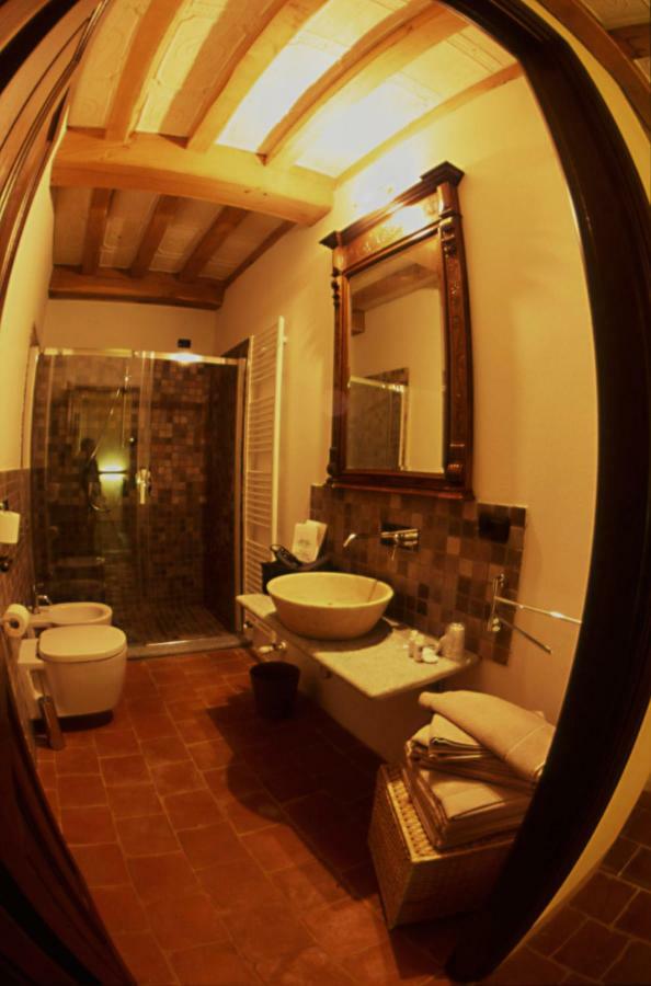 Albergo Ristorante Garibaldi Cisterna dʼAsti Exterior foto