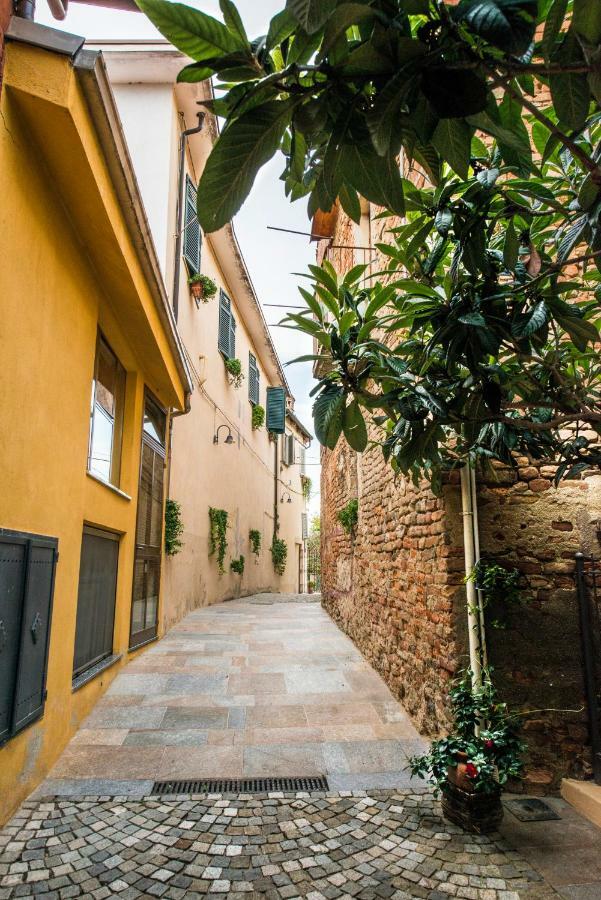 Albergo Ristorante Garibaldi Cisterna dʼAsti Exterior foto