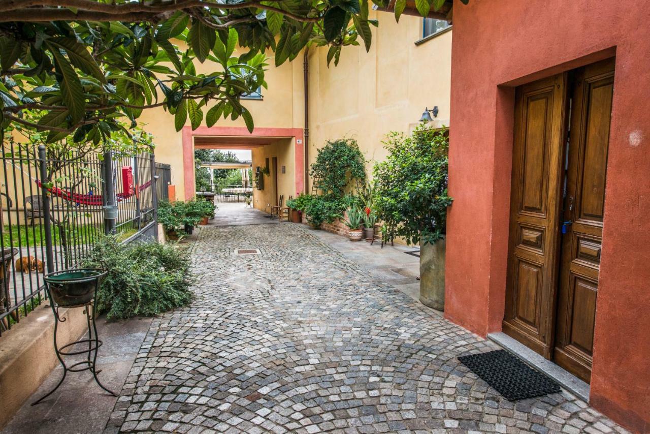Albergo Ristorante Garibaldi Cisterna dʼAsti Exterior foto